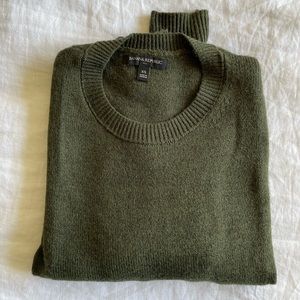 Banana Republic green sweater. Size XS.